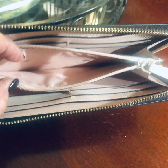 Kate Spade wallet - Picture 5 of 7
